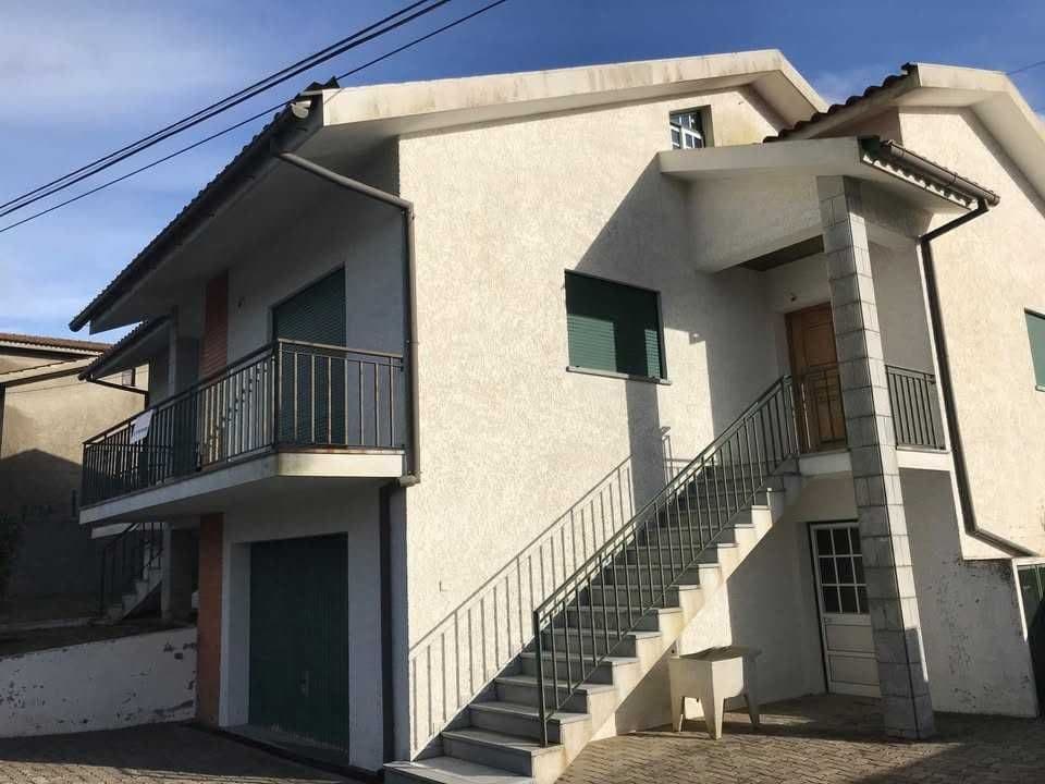 T3 mobilado com quintal em Mundão