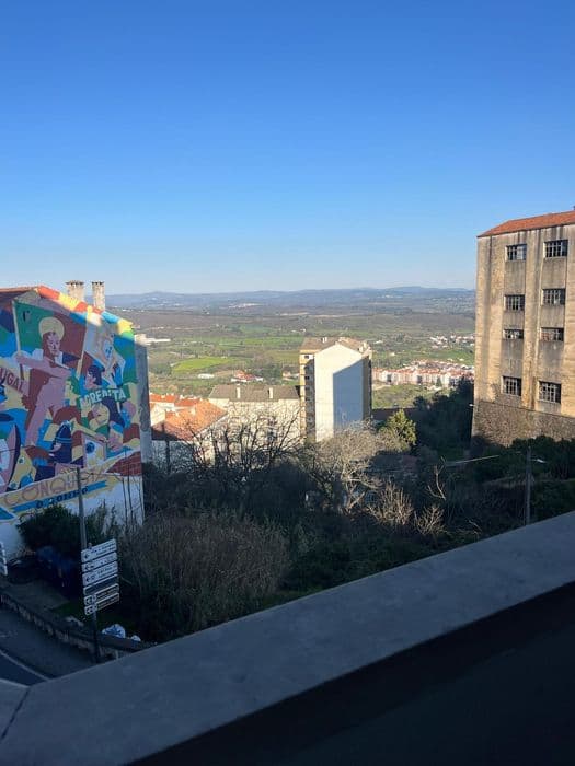 T4 mobilado com garagem na Covilhã