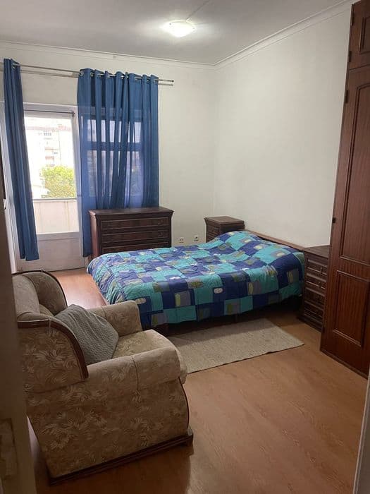 Quarto próximo da estação do Cacém