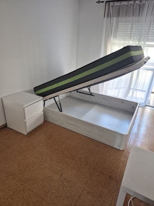 Quarto com varanda nas Mercês