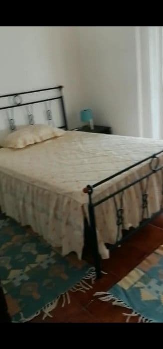Quarto com cama de casal em Moscavide