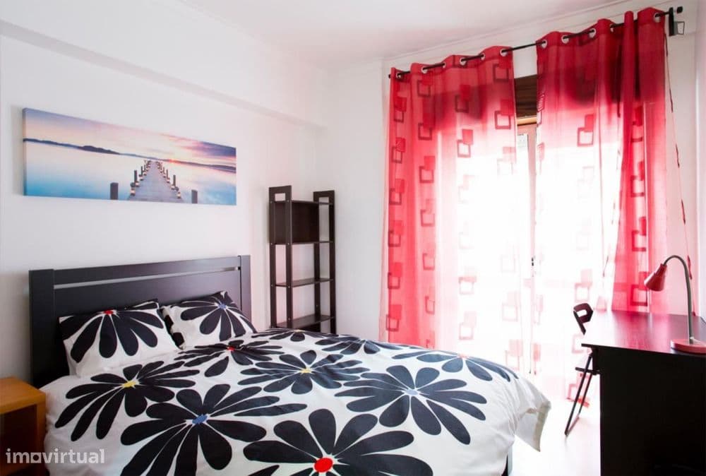 Quarto na Pontinha com despesas incluídas