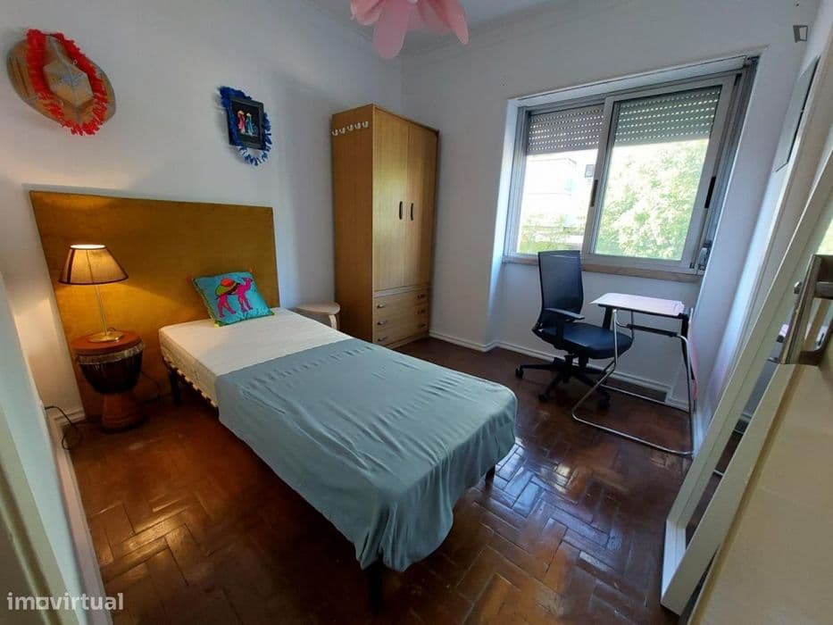 Quarto na Pontinha em casa partilhada
