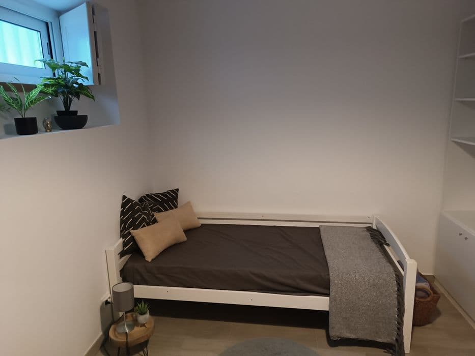 Quarto com anexo adicional em Agualva