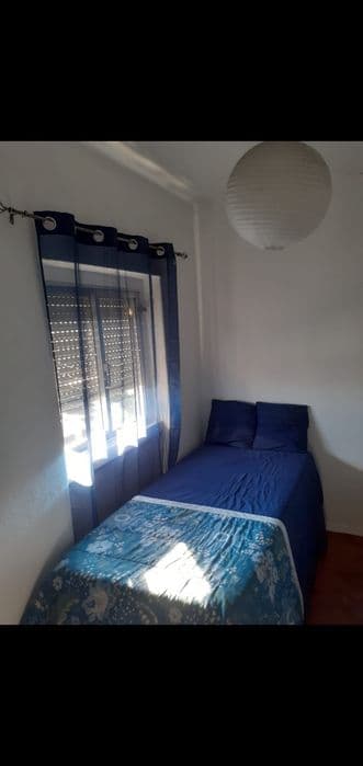 Quarto mobilado em Odivelas