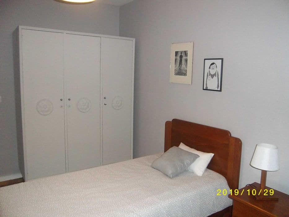 Quarto mobilado perto da Avenida da Boavista