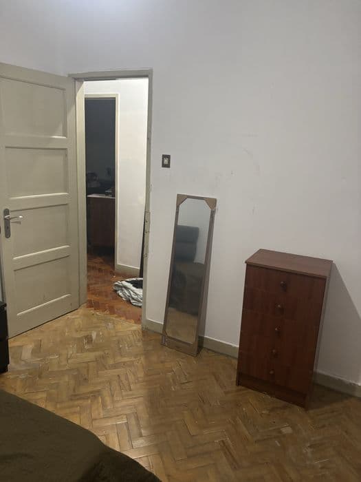 Quarto mobilado com jardim próximo do metro