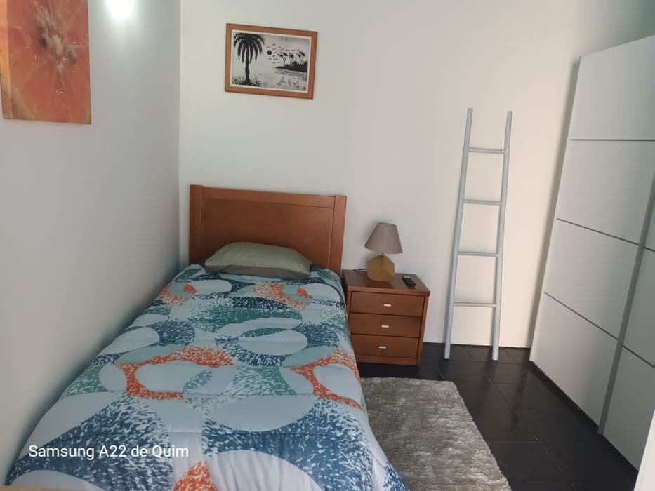 Quarto individual no Algueirão