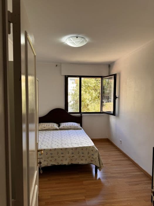 Quarto individual em Monte Abraão