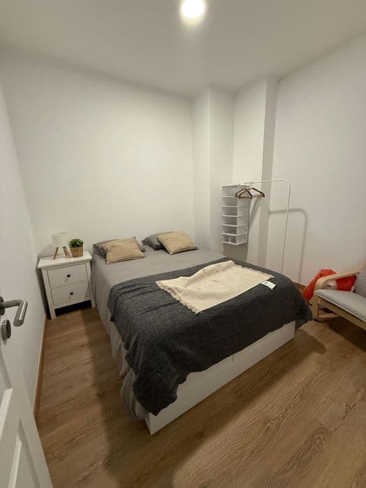 Quarto mobilado em Sacavém com despesas incluídas