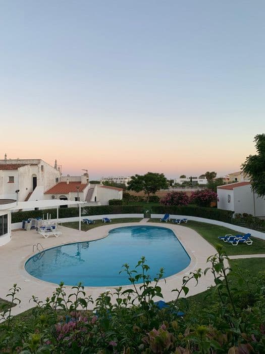 T1 mobilado com piscina em Alporchinhos