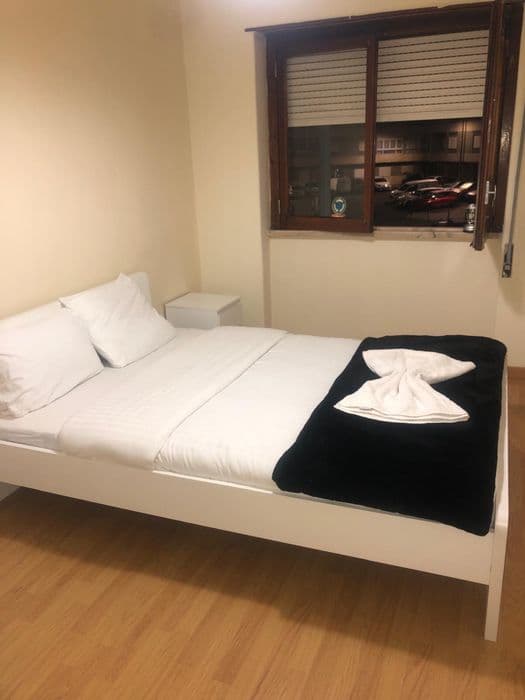 Quarto mobilado em Massamá