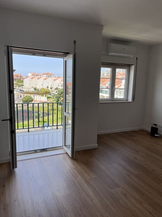 T2 remodelado na Areia Branca com vista mar