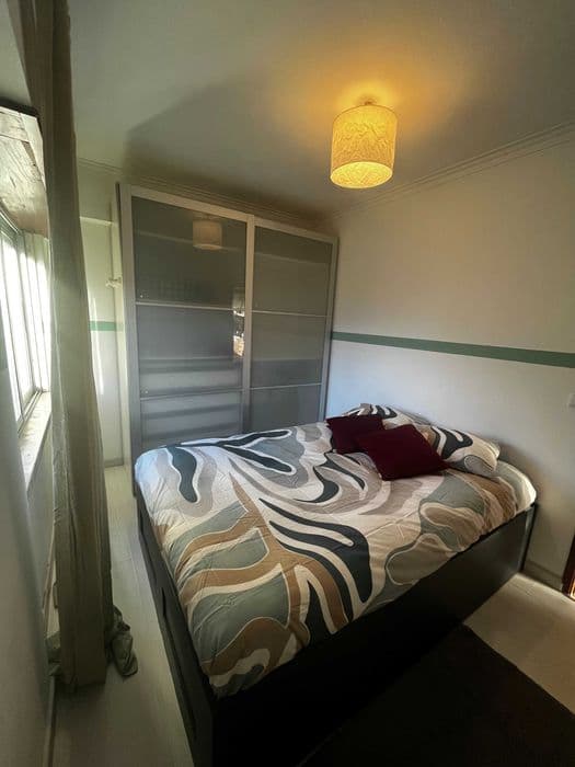 Quarto mobilado em casa partilhada em Loures