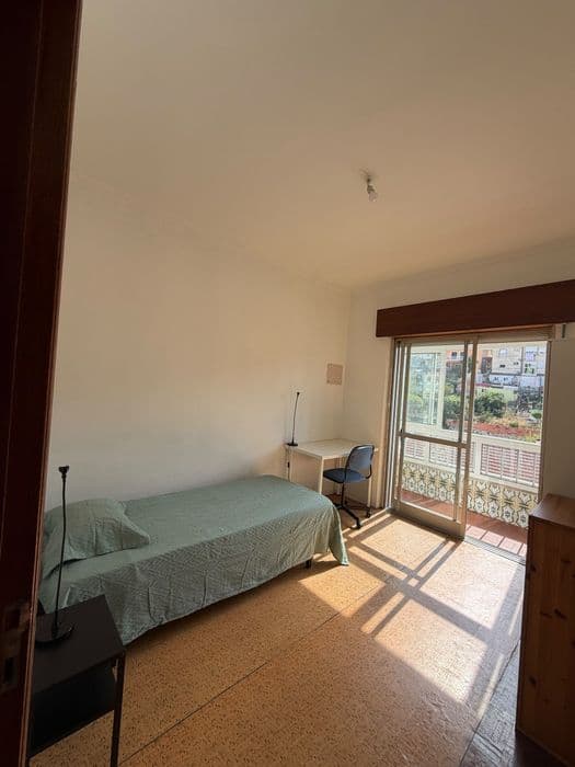 Quarto com marquise para universitário