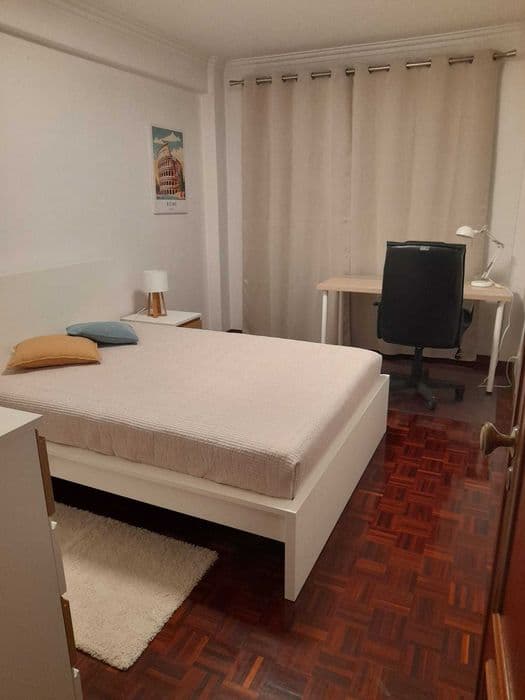 Quarto individual para estudante universitário