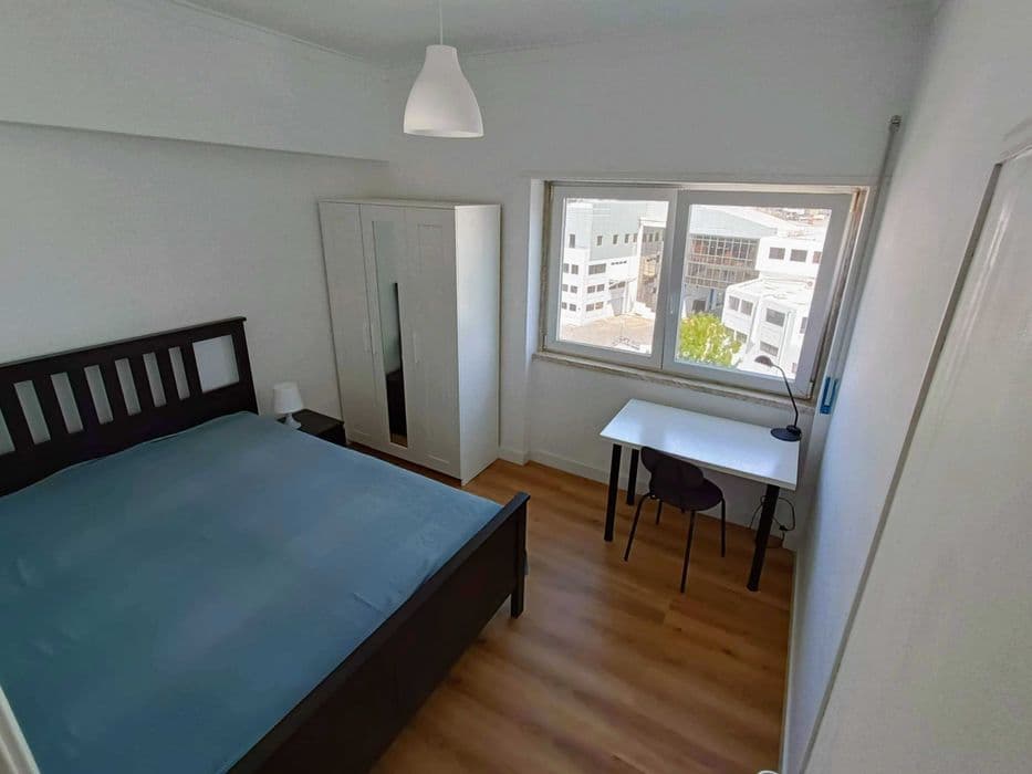 Quarto para estudante universitário próximo do metro