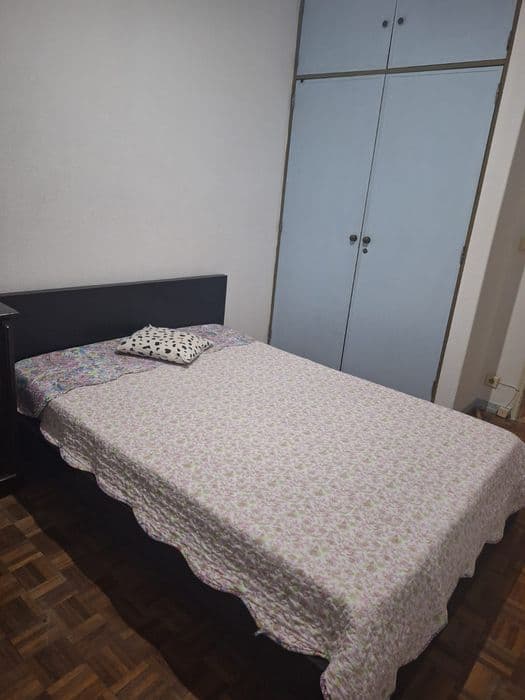 Quarto mobilado junto do comboio de Massamá