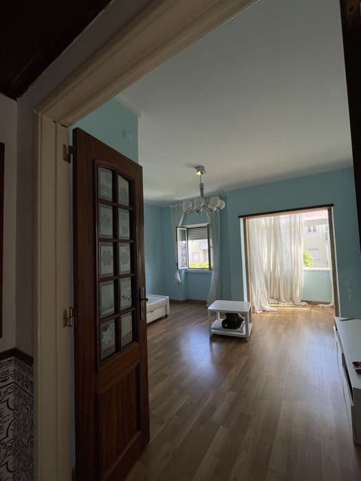 Quarto para casal em T3 na Amadora