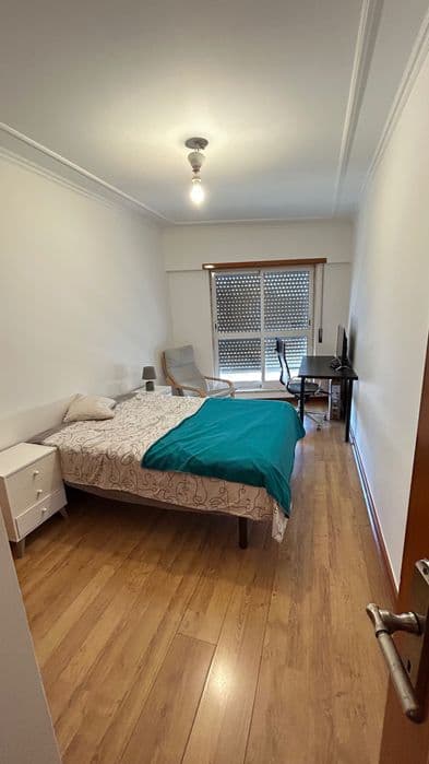 Quarto individual mobilado em Vila Franca