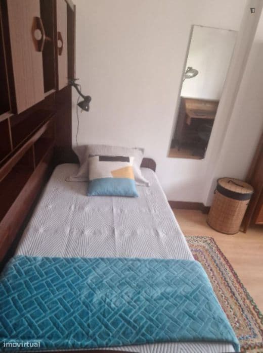 Quarto na Pontinha com despesas incluídas