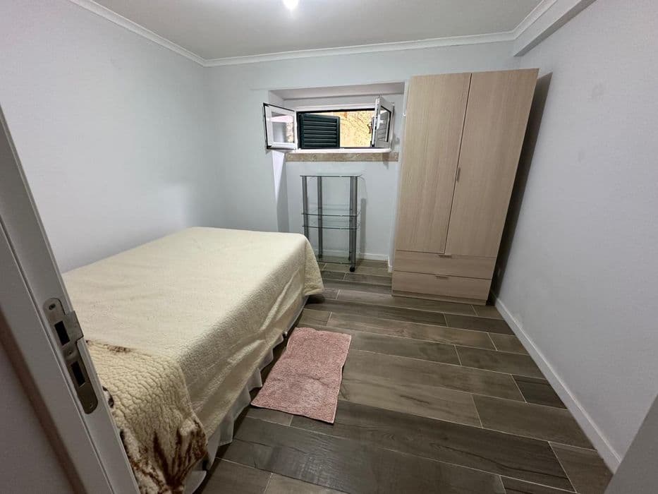Quarto de casal em Mem Martins