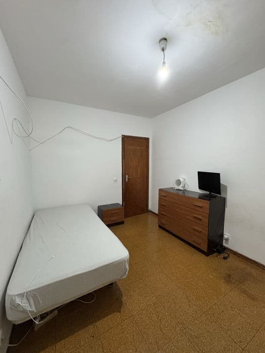 Quarto individual para mulher em Algueirão