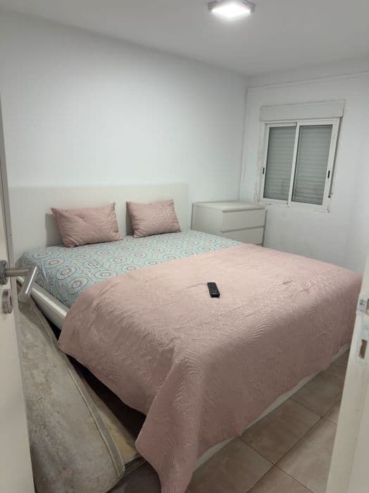 Quarto mobilado para arrendamento mensal em Odivelas