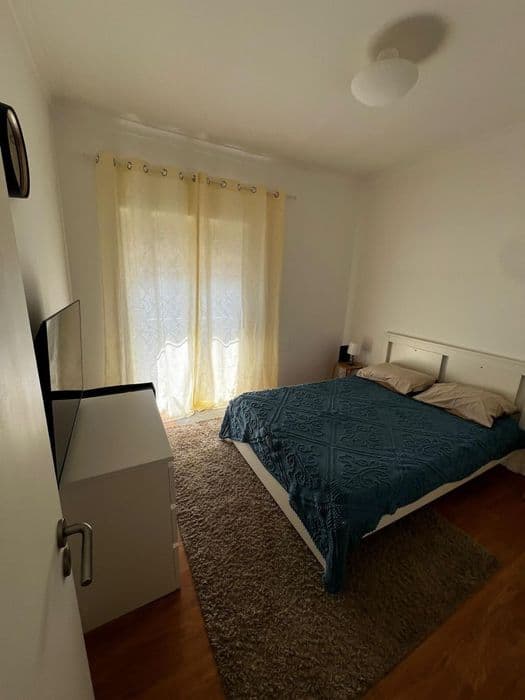Quarto com varanda na Brandoa
