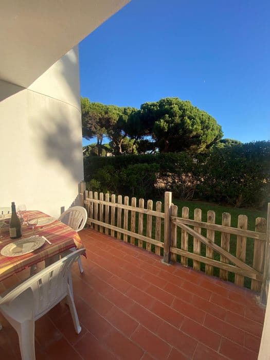 T1 térreo mobilado com jardim e terraço em Albufeira