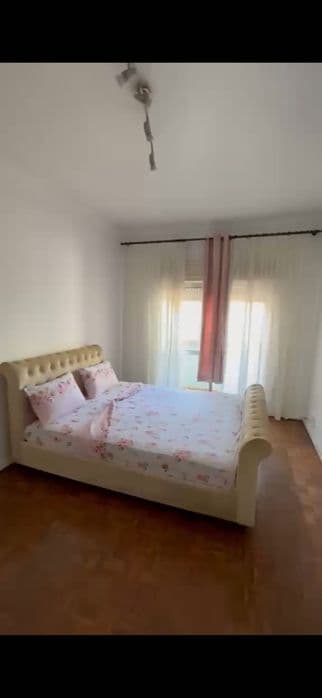 Quarto com varanda privativa no Cacém