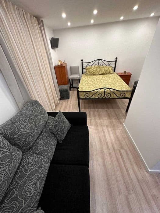 Quarto individual em anexo independente em Caneças