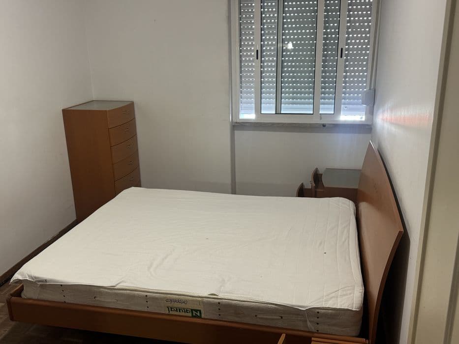 Quarto mobilado no Cacém