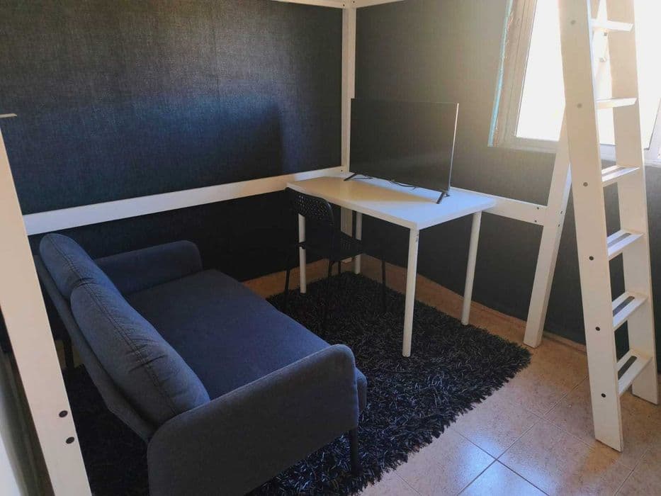 Quarto mobilado na Brandoa
