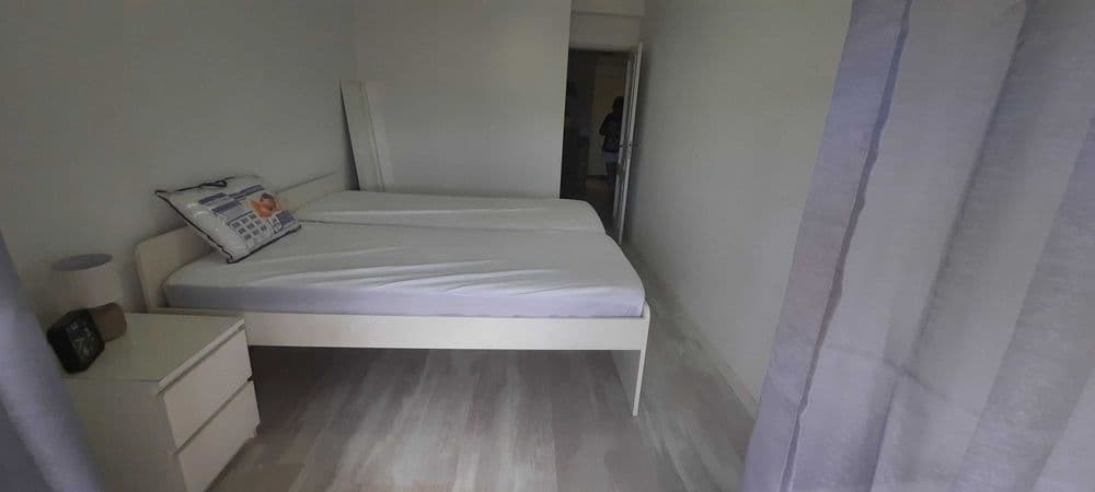 Quarto mobilado em Queluz