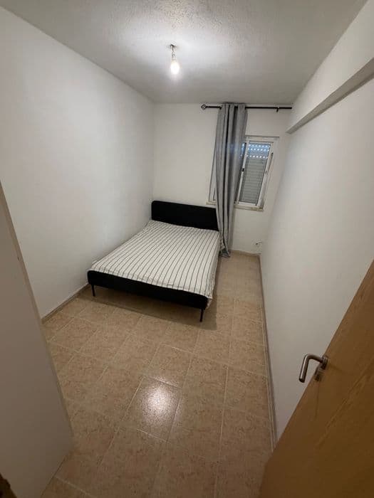 Quarto com despesas em Monte Abraão