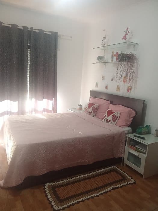 Quarto de casal em Algueirão-Mem Martins
