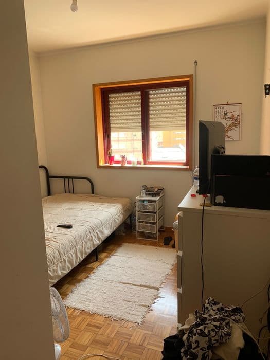 Quarto mobilado perto do metro em Vilar de Andorinho