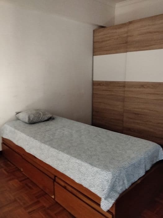 Quarto mobilado para mulher em Algueirão