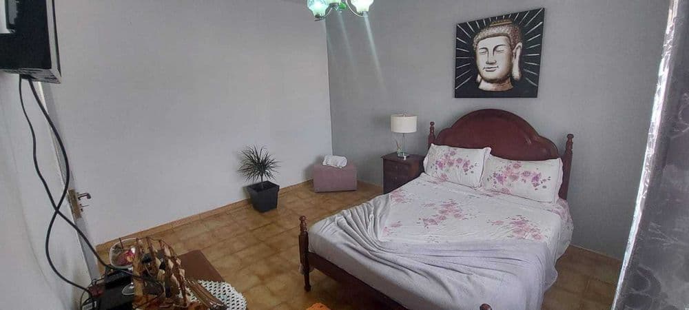 Quarto de casal com despesas em Paderne