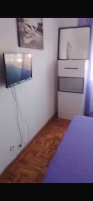 Quarto mobilado na Arroja com despesas incluídas