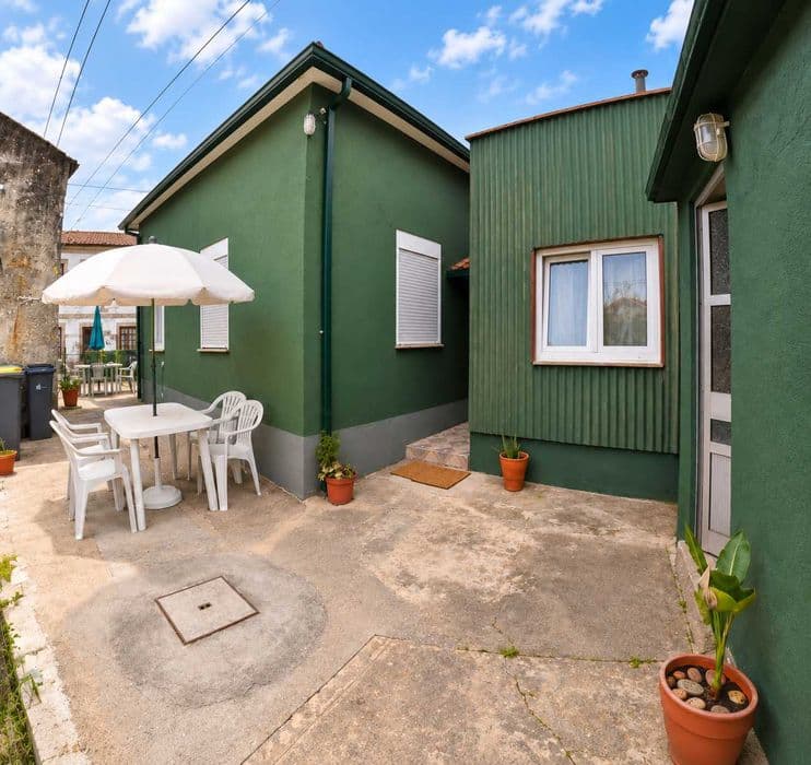 Casa T1 mobilada com pátio em Milheirós