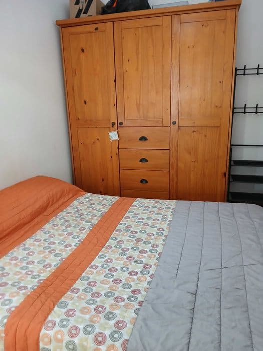 Quarto mobilado para senhora