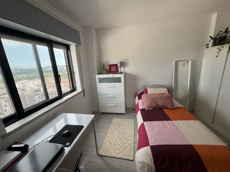 Quarto mobilado no Pendão