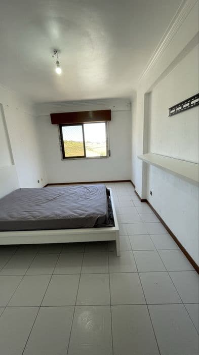 Quarto para casal em Queluz-Belas