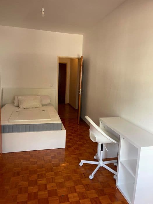 Quarto individual em Queluz